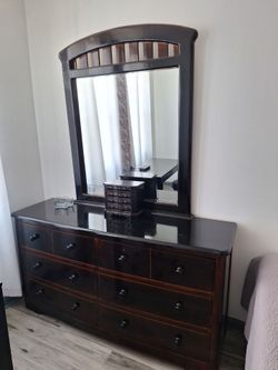 Real wood Dresser with Drawers