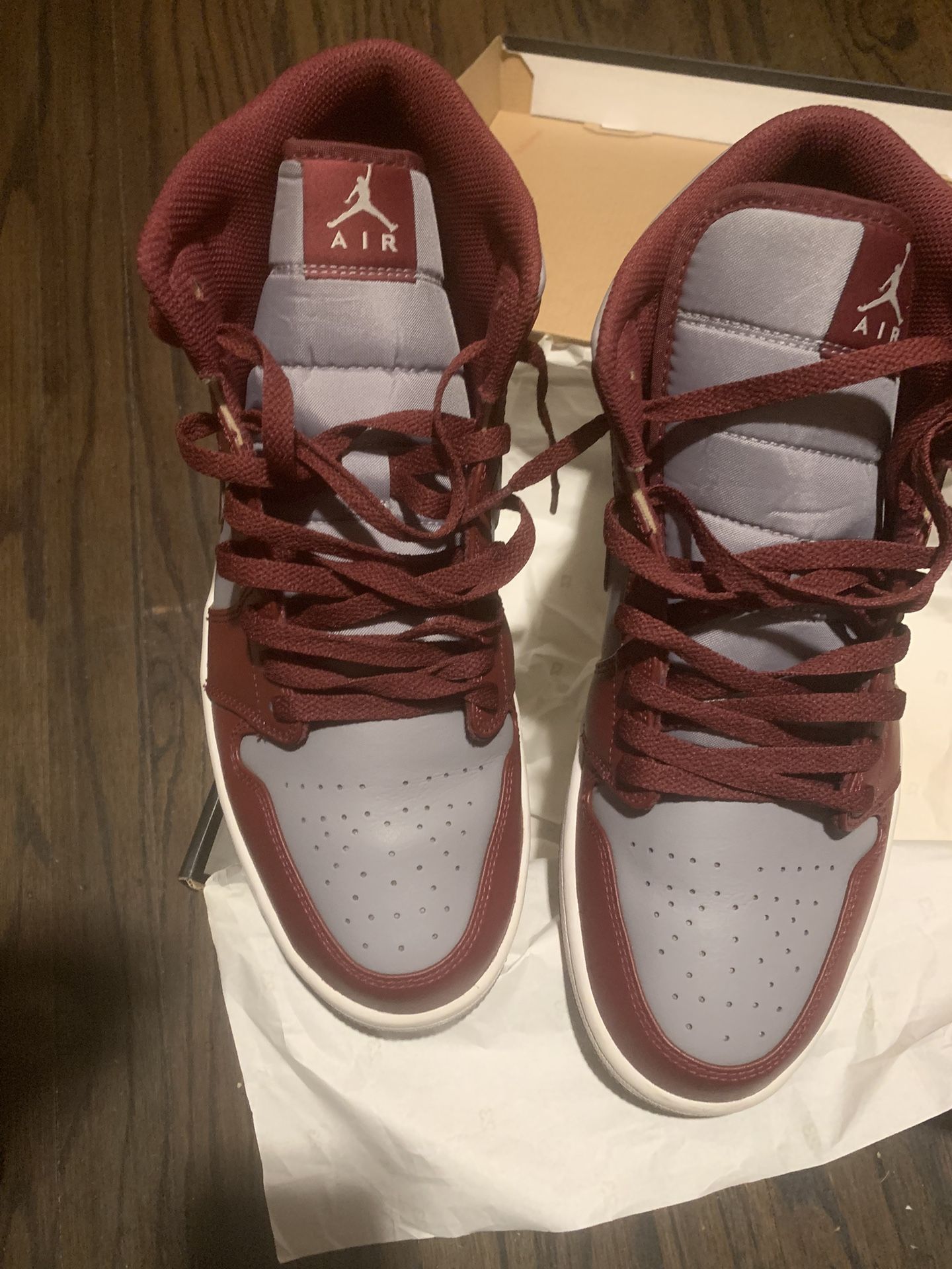 Men's Air Jordan 1 Mid Cherrywood Red sneakers Size 12 Men