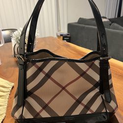 AUTHENTIC BURBERRY PURSE WITH ORIGINAL DUST BAG