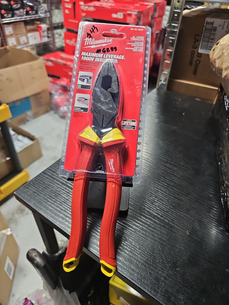 Milwaukee
1000V Insulated 9 in. Lineman's Pliers
