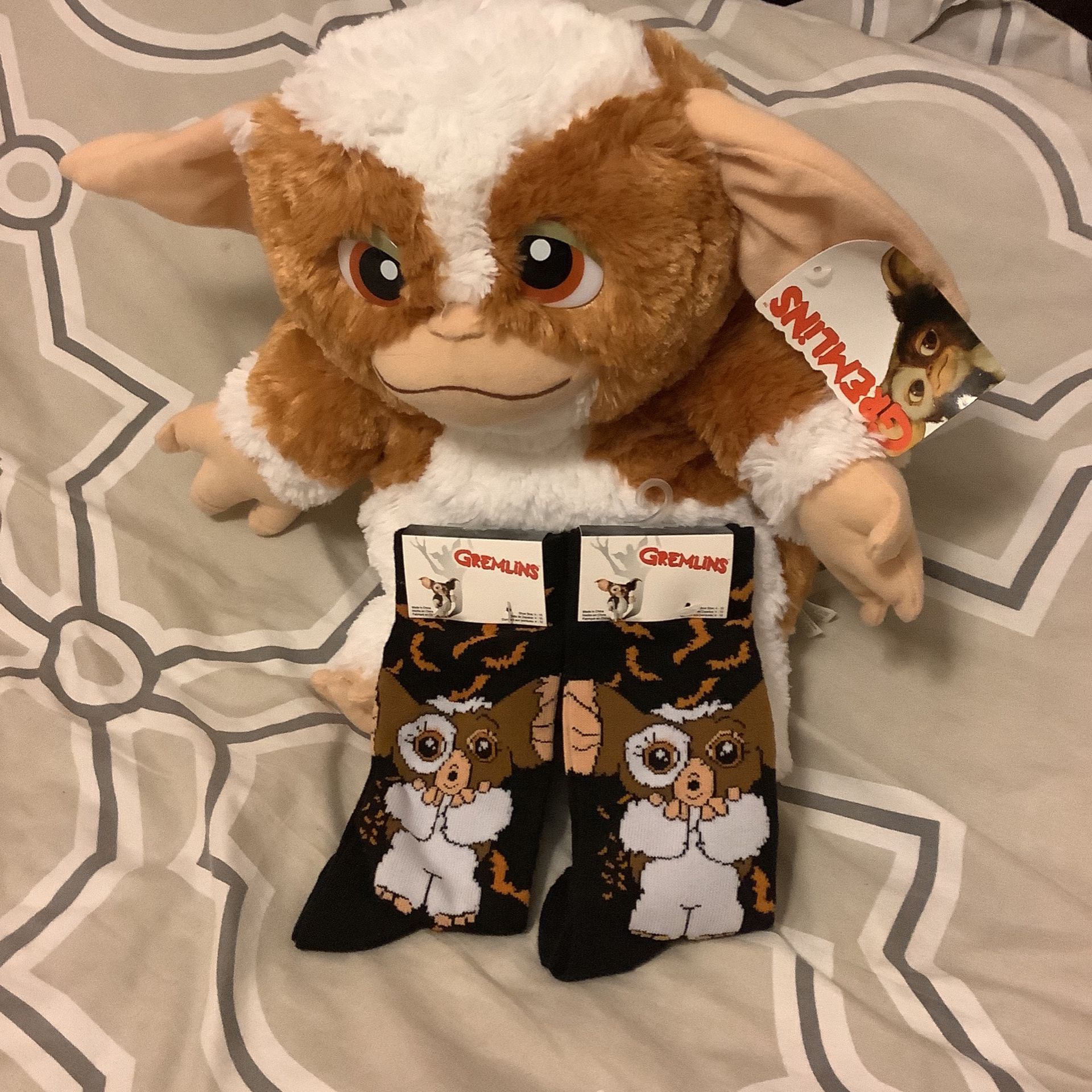 THIS IS A LICENSED BY TOY FACTORY PLUSHIE OF GIZMO FROM THE Gremlins Movie. IT IS APPROXIMATELY 9