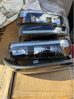 Used 1999 to 2002 Chevy Silverado / 00-06 Tahoe suburban black 3D led headlights 4pc Luces micas