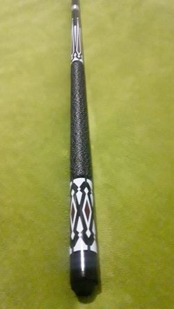 White , Black, Cue