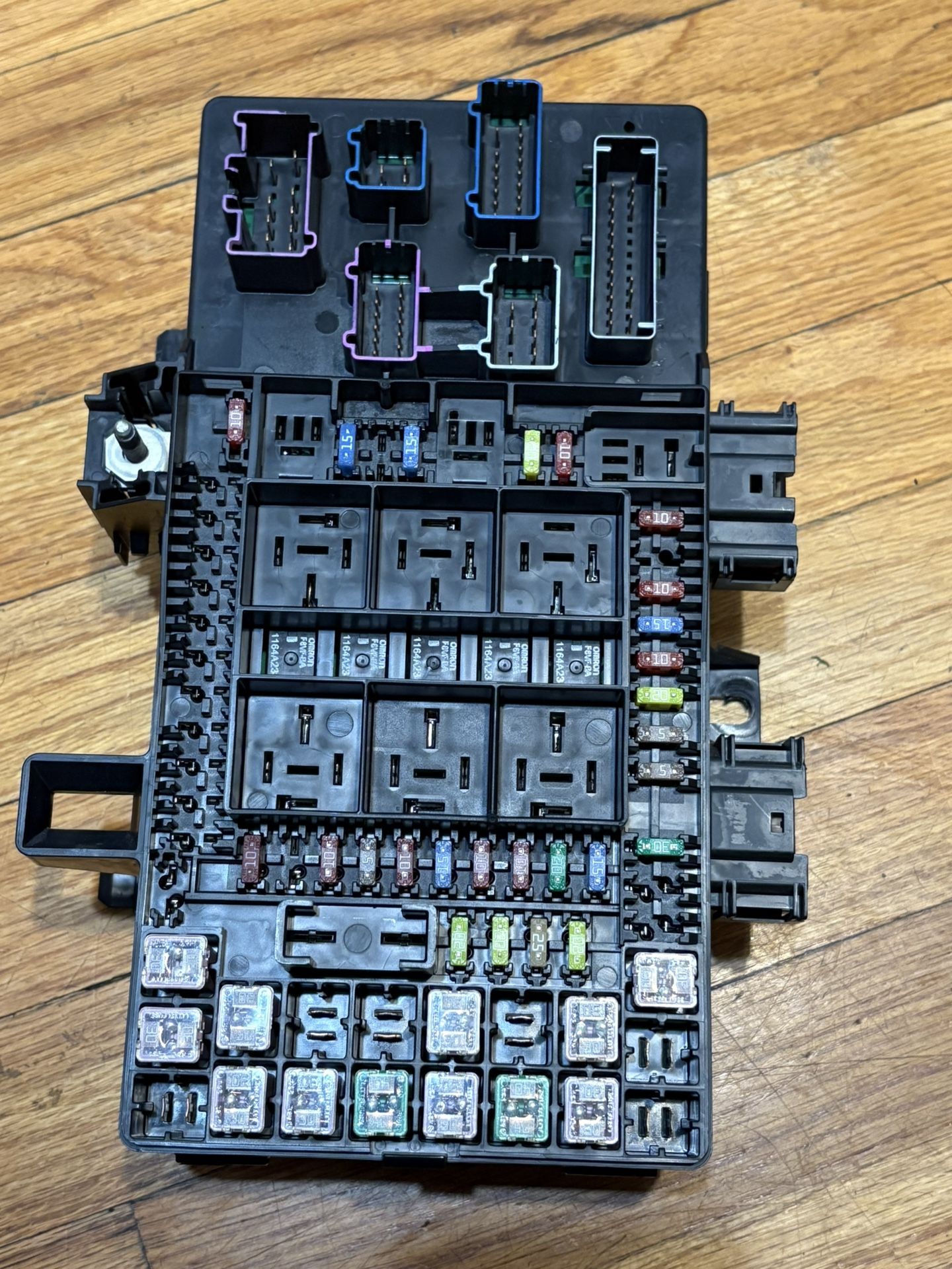 FUSE BOX FOR 03-06 NAVIGATOR OR EXPEDITION (BEST OFFER TAKES IT)