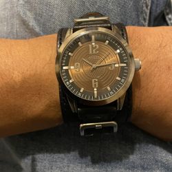 Pre-owned GUESS men's analog quartz wristwatch