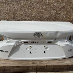 2020-2025 TOYOTA COROLLA SE HYBRID TRUNK LID OEM