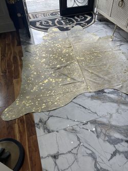 Cowhide Area rug 6x6