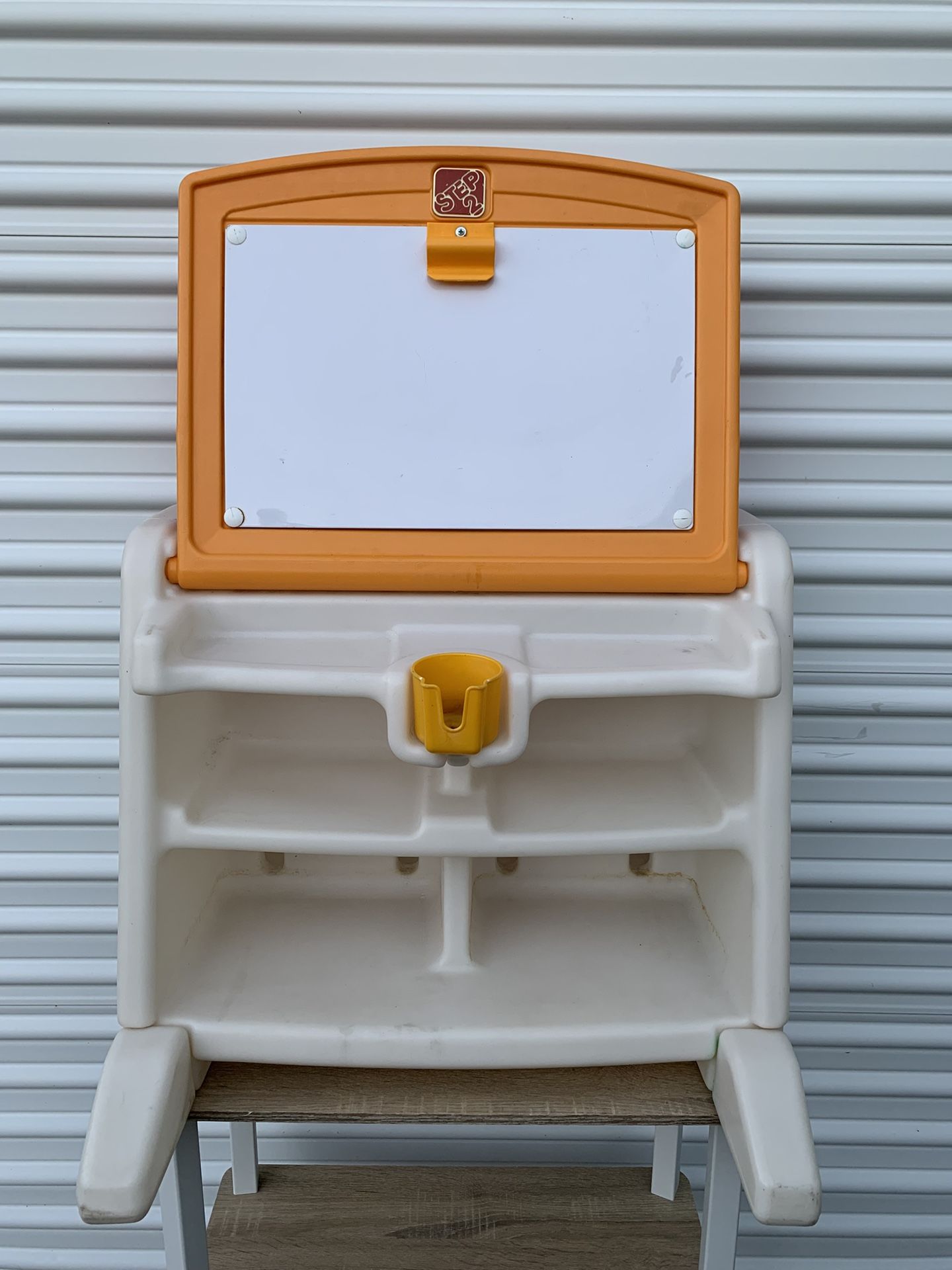 Step2 Flip & Doodle Easel Desk