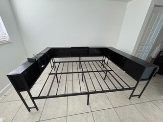 Bed set drawer and compartment Space.