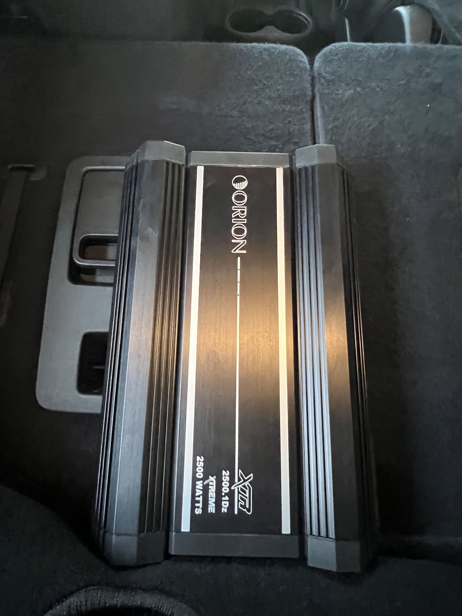 Orion Competition 15” 5000 Watt sub W/ Custom box & Amp for Sale in