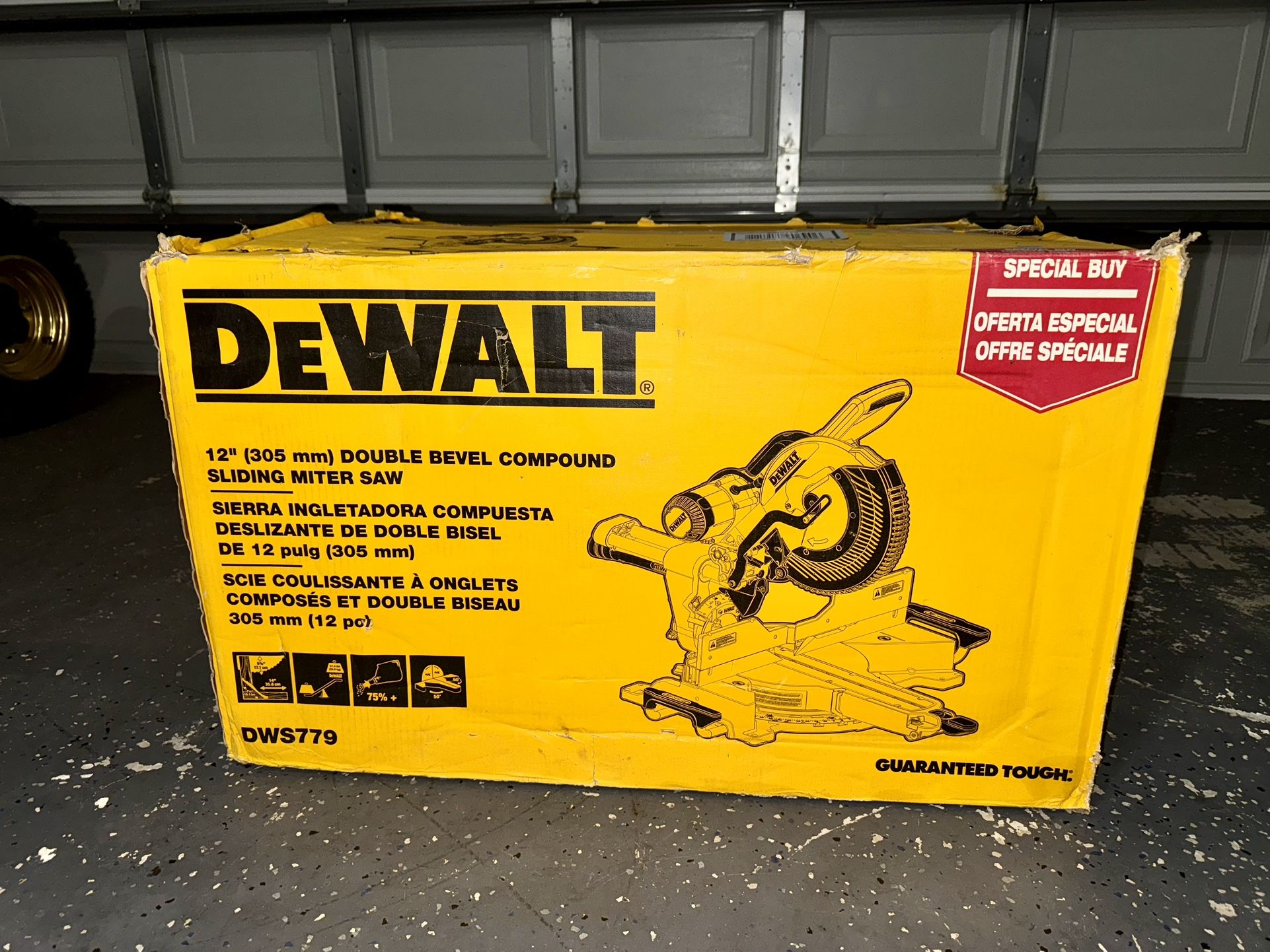 DEWALT 12" (305 mm) DOUBLE BEVEL COMPOUND SLIDING MITER SAW
