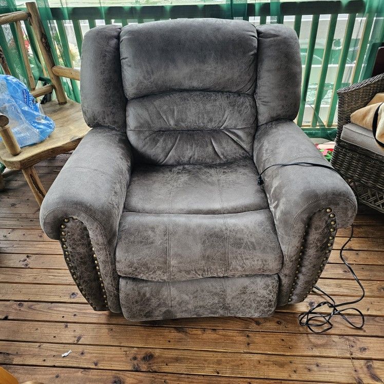 Nice Power Recliner