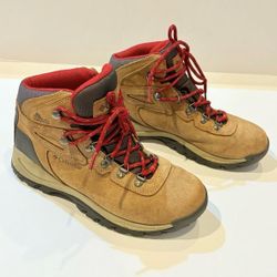 Columbia women's hiking boots size 9