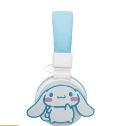 Cinnamon Roll Wireless Headphones