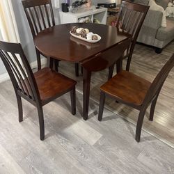 Beautiful Solid Wood Table and 4 Chairs — Excellent Condition