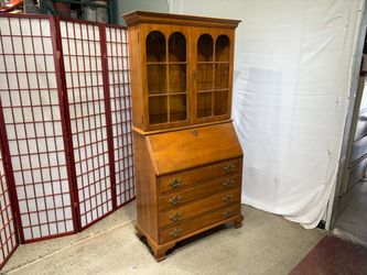 JASPER CABINET Early American Colonial Style Maple Secretary Desk & Bookcase