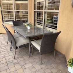 Outdoor Patio Furniture Set.  4 Chairs and Table 