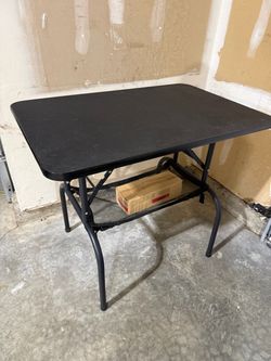 Dog grooming table