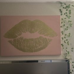 Large Pink And Gold Lips Picture 