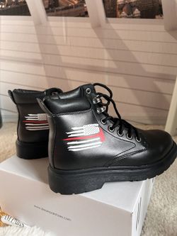 NEW Women's Lace Up Combat Boots Ankle Booties  ( Size 7.5)