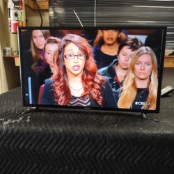 32 Inch Samsung Smart Really Nice Tv Comes With Remote Control Shows Great Picture Works Perfect Guaranteed 