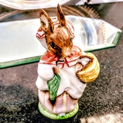 BEATRIX POTTER Mrs Rabbit