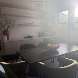 Dinning Room Table And Chairs 