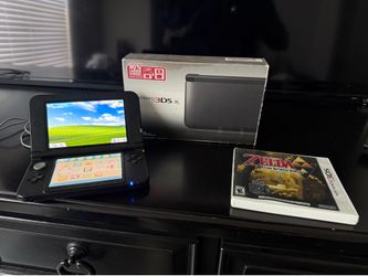 3DS XL with legend of Zelda-a link between worlds