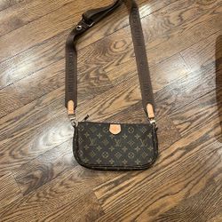 Cute Crossbody Bag  (latch Damage Can Be Glued)