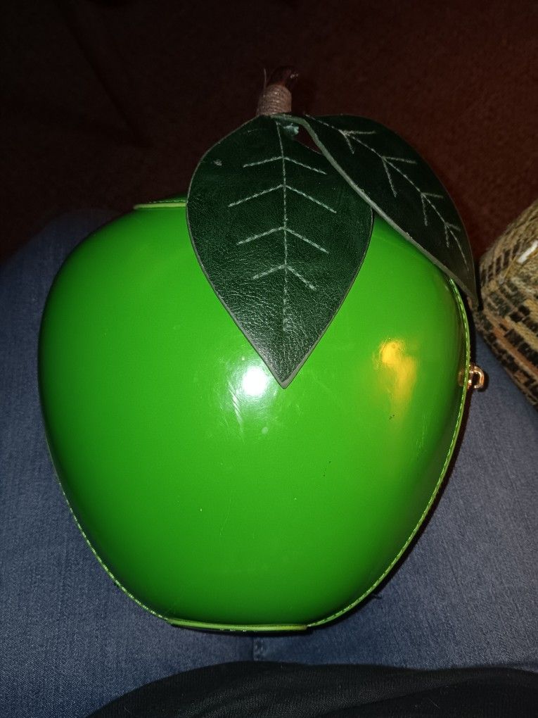 Vintage GREEN APPLE HAND BAG