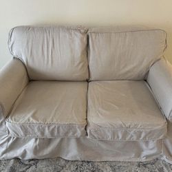 60" Skirted Loveseat