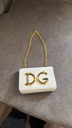 Elegant White Handbag – Clean & Stylish ✨