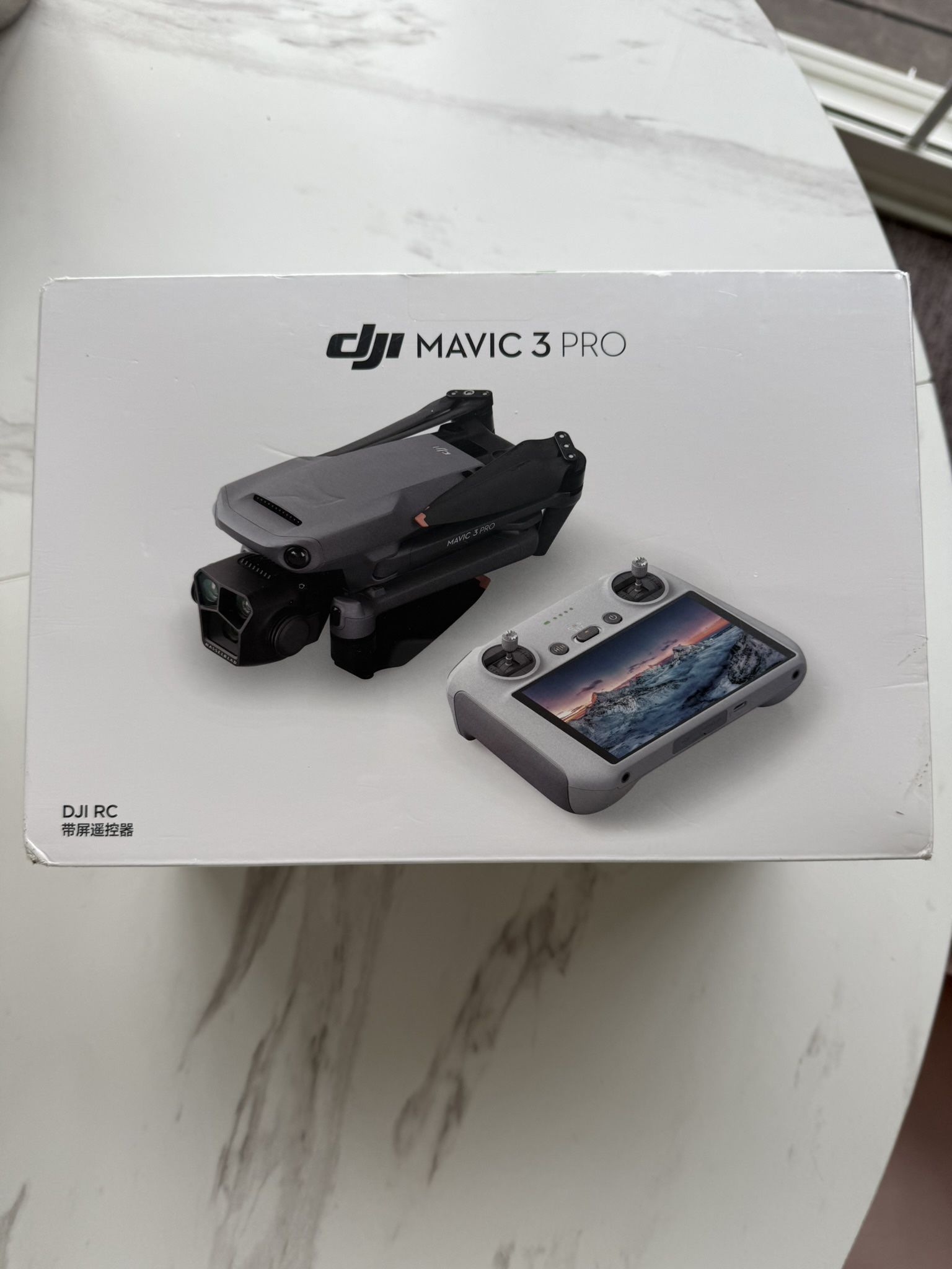 -NEW- DJI Mavic 3 Pro (+DJI screen remote controller included). Flagship Triple-Camera.
