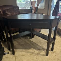 Corner desk