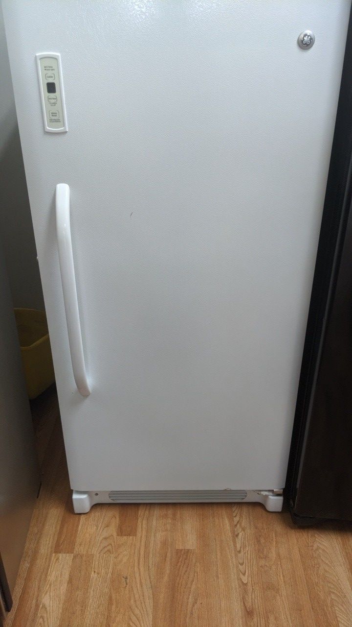 GE Upright Freezer, FUF14SVERWW