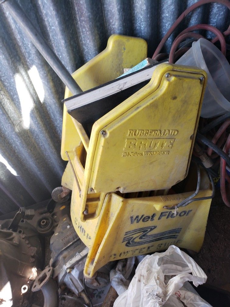 Rubbermaid Brute Yellow Mop Bucket And Wringer  $40