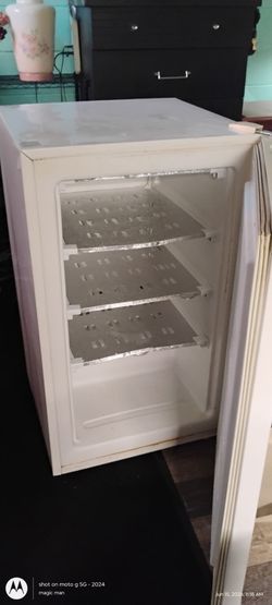 Deep freezer 6 cubic feet