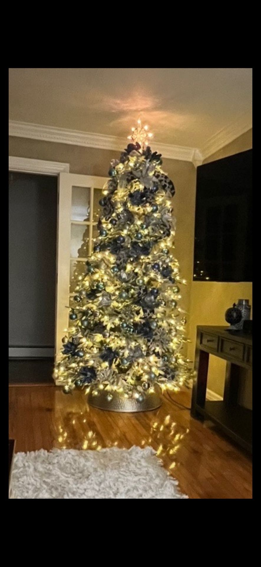 Crate & Barrel Christmas Tree Collar (Silver)