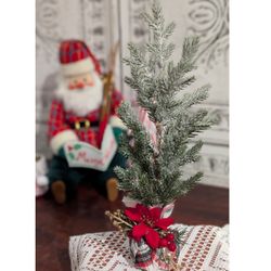 🌲 Small Festive Evergreen Tree – Cloth Base + Everlasting Florals