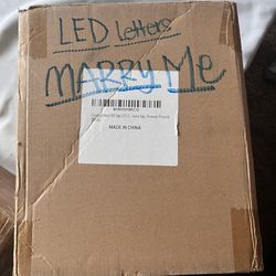 “ Marry Me “In LED Lights. 