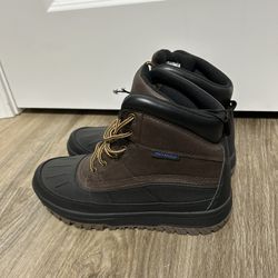 St John’s Bay Men’s Memory Foam Waterproof Boots size 8. NWT