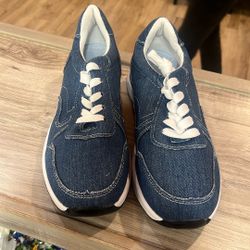 Woman’s Denim Tennis Shoe
