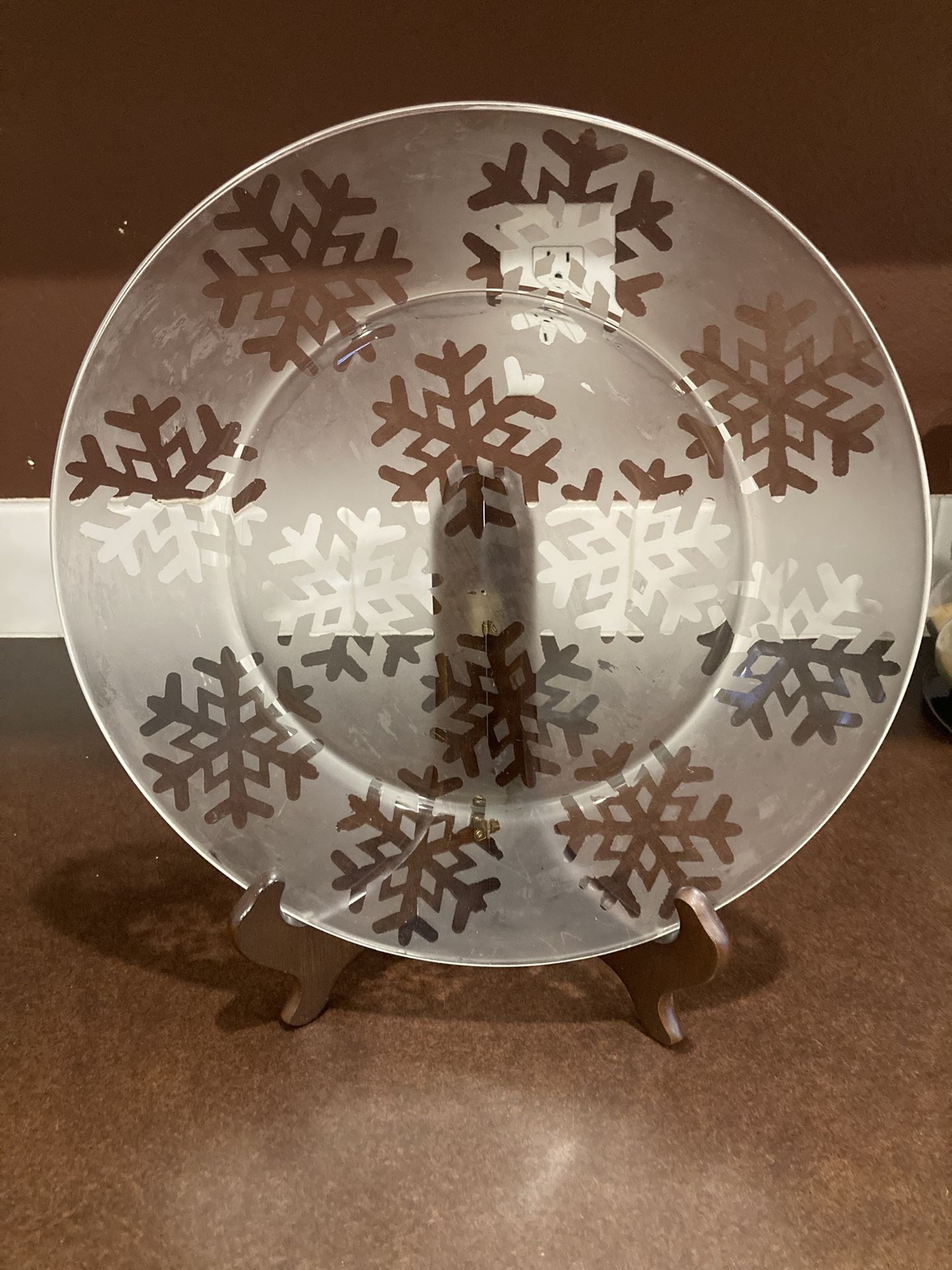 13” Snowflake Holiday platter No chips or cracks
