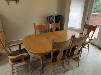 Dining Room Table and Chairs $800 OBO