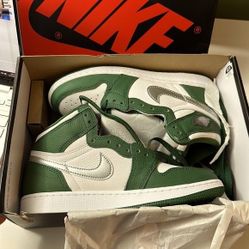 Gorge Green Jordan 1’s