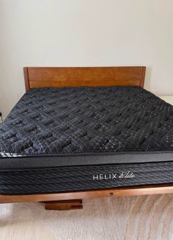 Helix Midnight Elite King Mattress  LIKE NEW/EXCELLENT Condition