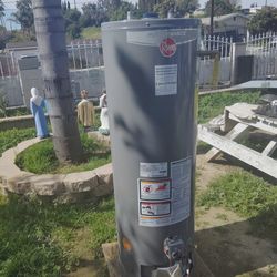 RHEEM 40 GALLON WATER HEATER FREE INSTALL & HOSES