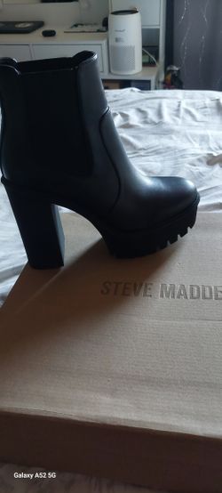 Steeve Madden Boots!!