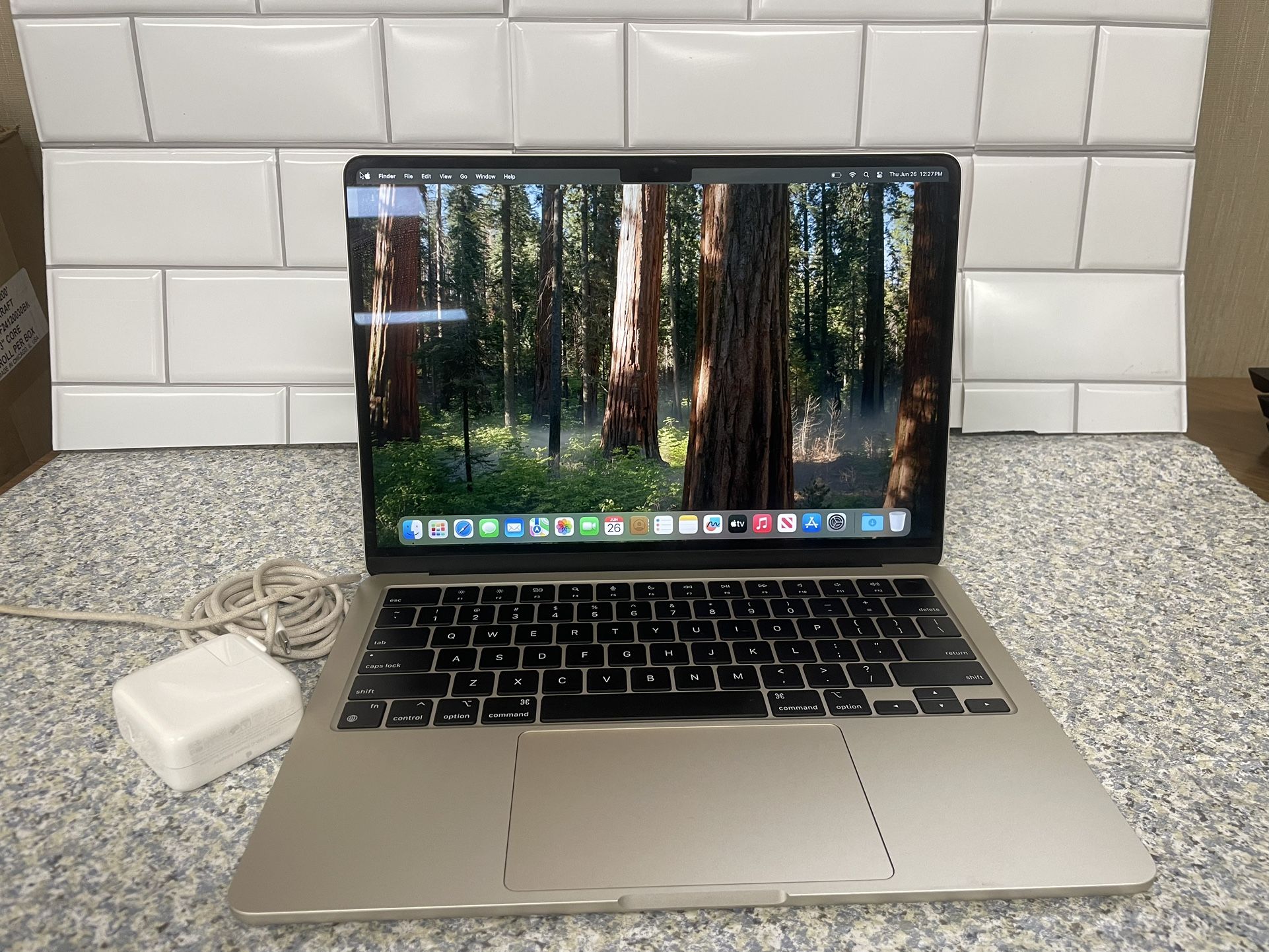 MacBook Air 13-inch M3 2024 256 8 gb ram Operating Systems System Sequoia no offers or trades please!!