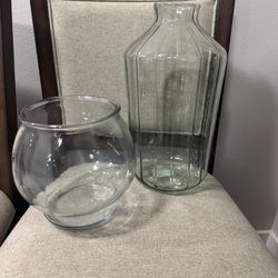 Set Of 2 Glass Vases-great Condition 